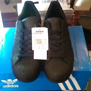 Adidas men's 10.5 new in box never worn.